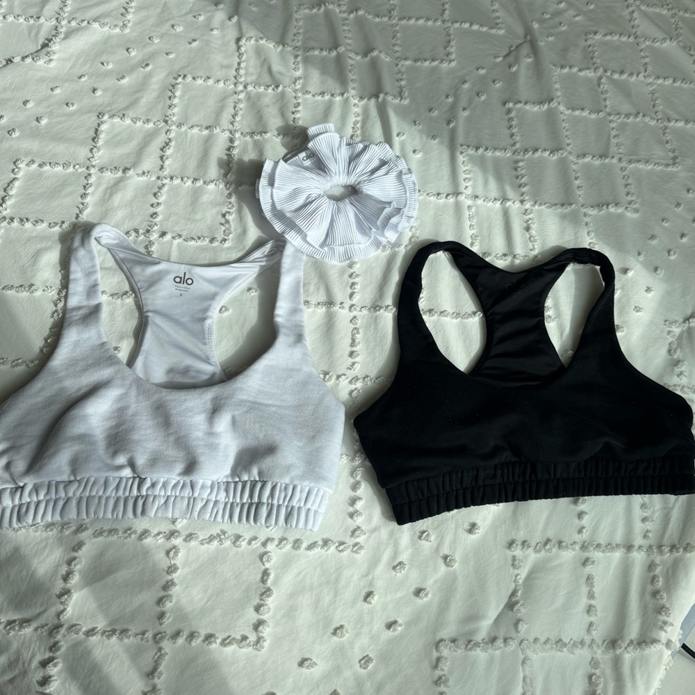 🤍ALO Comfy Sports Bra Pack PLUS White Ruffle Scrunchie